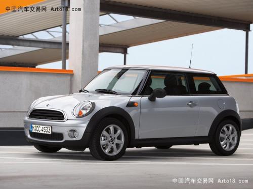 MINI Cooper的价格解析，多少钱能拥有这款经典小车？
