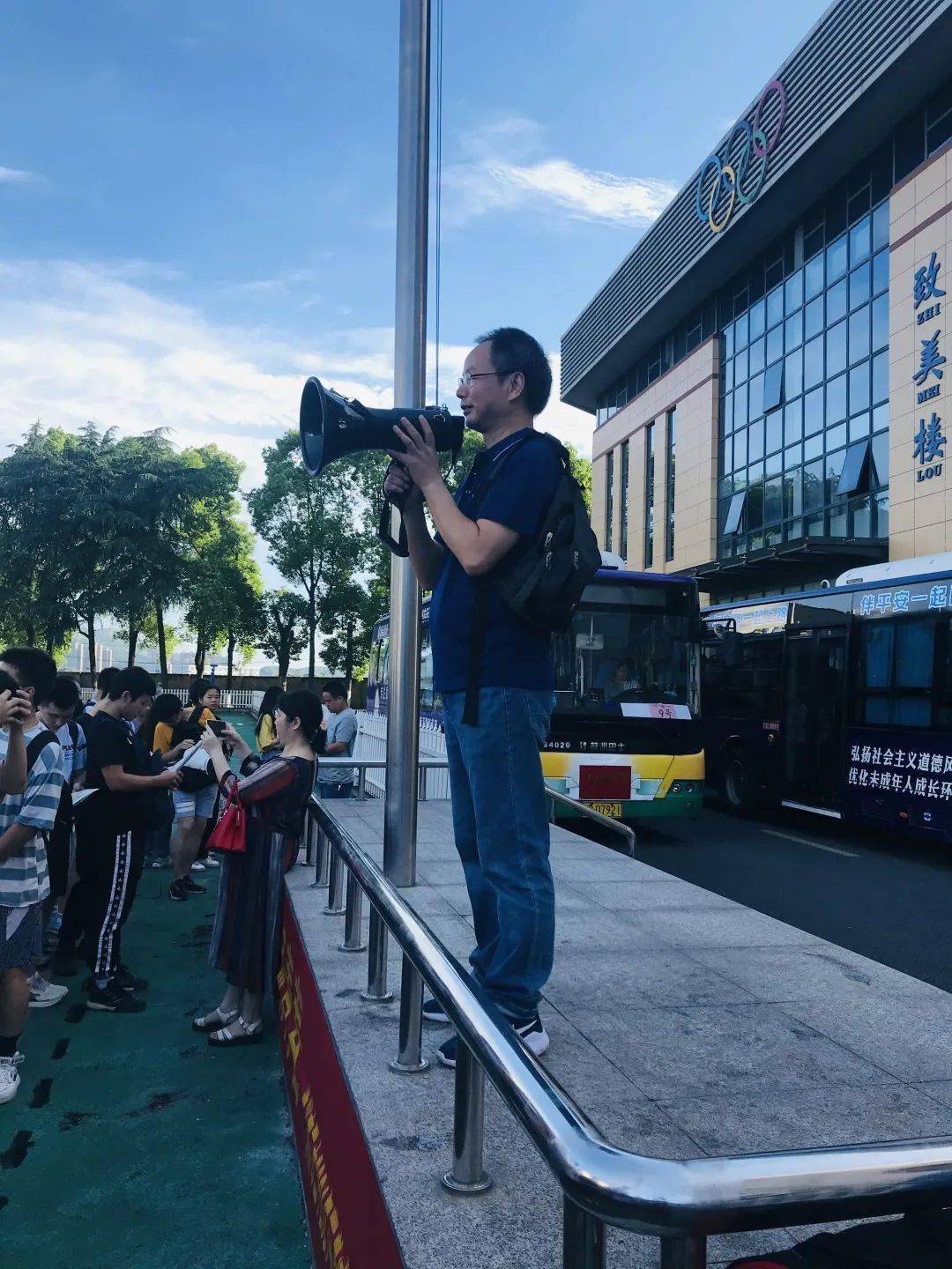 2025今晚必出三肖018期08-36-29-38-43-09T:08